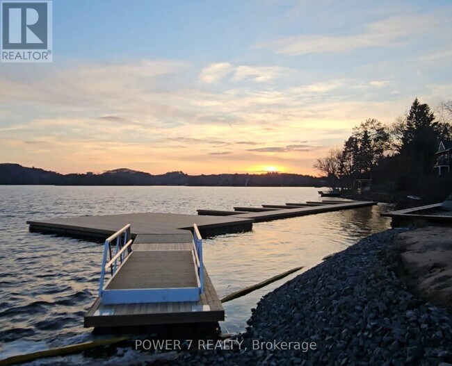 Photo du bâtiment - 241 Crescent Bay Ln