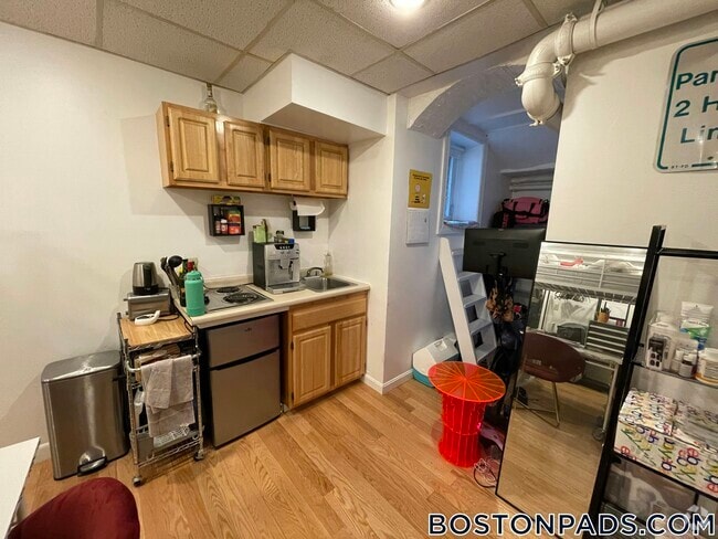 Building Photo - 405 Beacon St