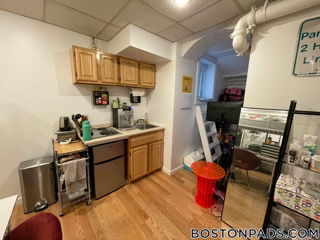 Building Photo - 405 Beacon St