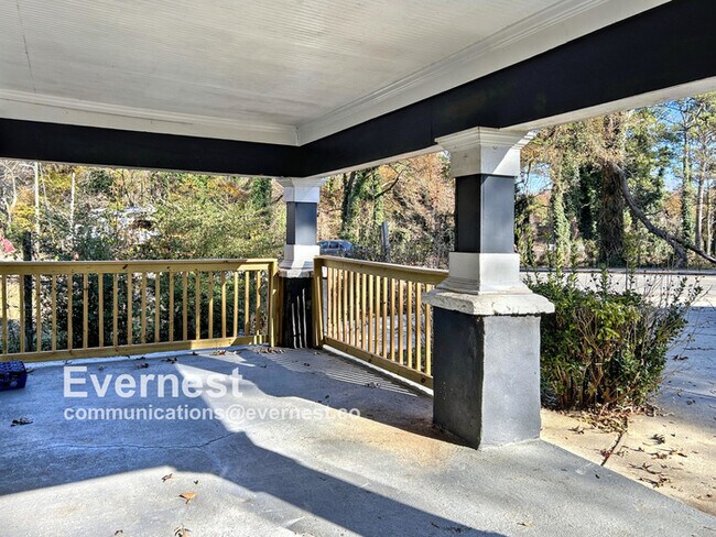 Foto del edificio - 1214 Bolton Rd NW