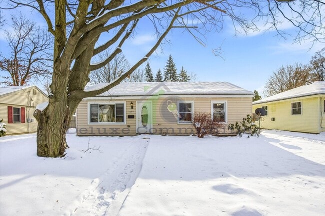 Foto del edificio - Spacious 3 Bedroom Single Family Home Near Downtown GR | $1795