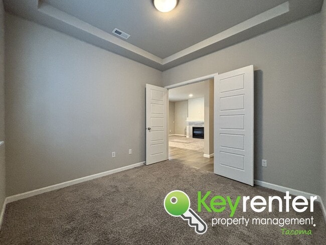 Foto del edificio - Beautiful 4 Bedroom 2.5 Bathroom Tacoma Home for Rent in Secluded Community!