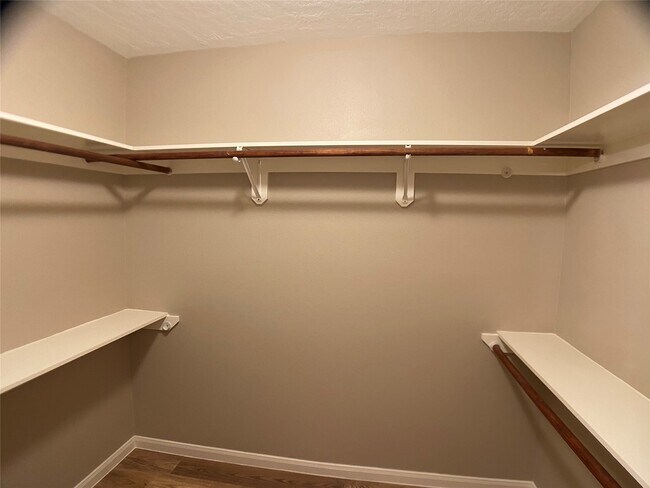 Foto del edificio - 13510 Wintercrest Dr