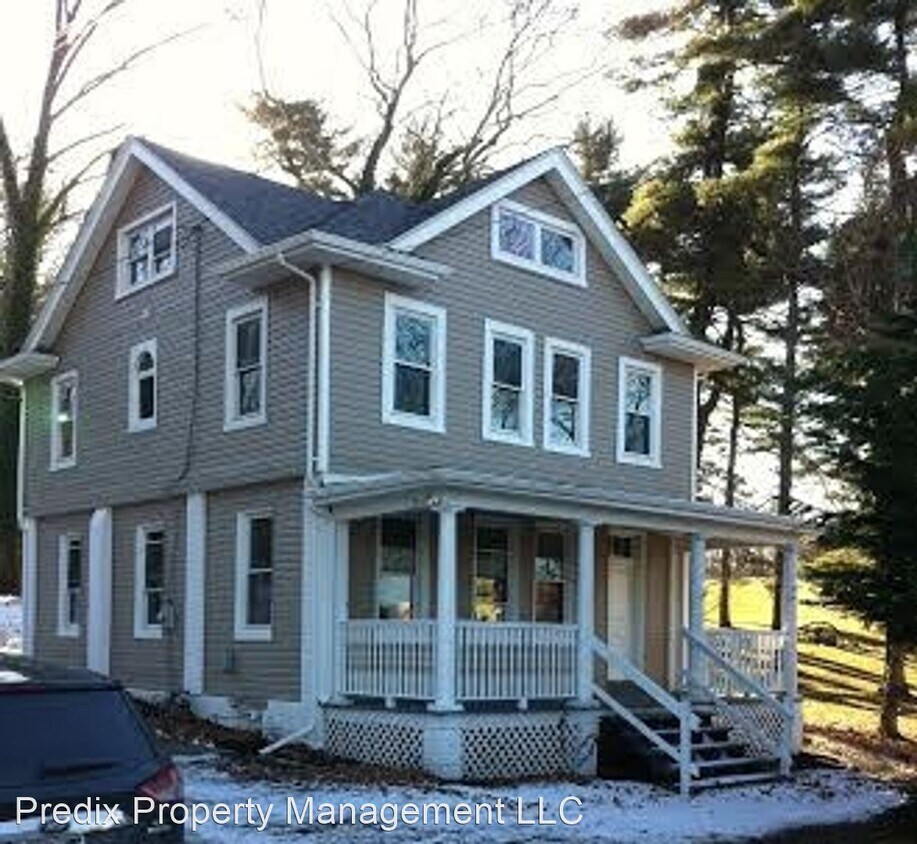 Foto principal - 5 br, 2 bath House - 300 Country Club Rd.