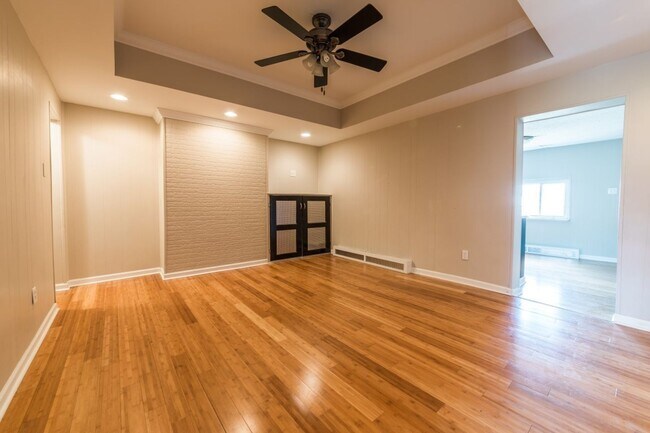 Foto del edificio - AVAILABLE NOW  - Gorgeous 3 Bedroom, 1.5 B...