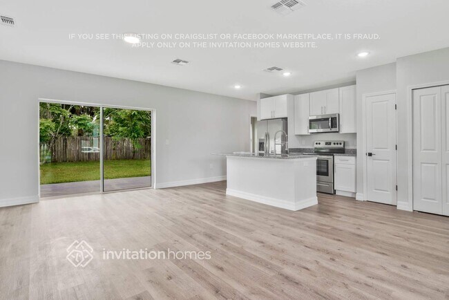 Foto del edificio - 7642 Coot St