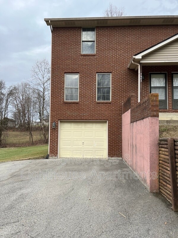 Building Photo - 7942 Old Vincennes Rd