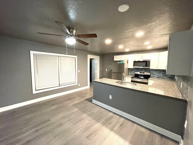Building Photo - 1113 20th St W