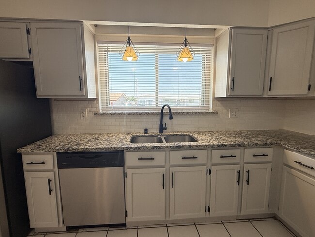 Building Photo - 7201 Armistad Ave