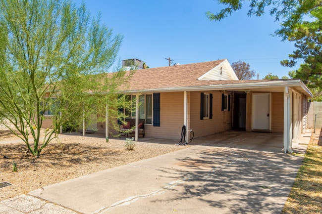 Building Photo - 1019 S Una Ave