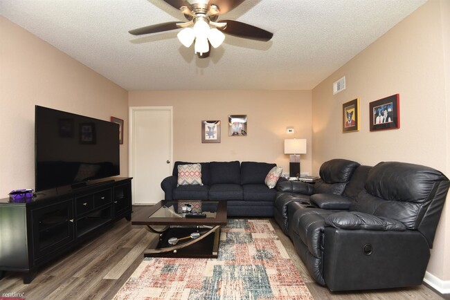 Building Photo - 3 br, 2.5 bath Townhome - 733 Laurel Bay C...