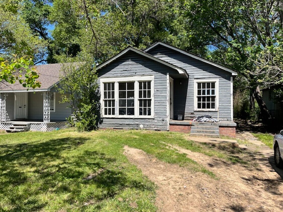Primary Photo - Classic 2 Bedroom Home
