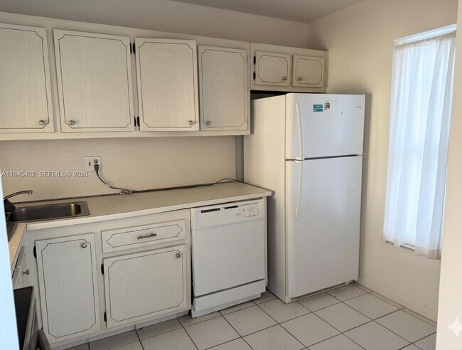 Building Photo - 5841 NW 61st Ave