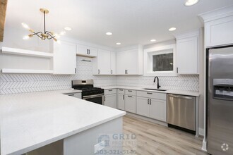 Building Photo - 2537 SE 35th Pl