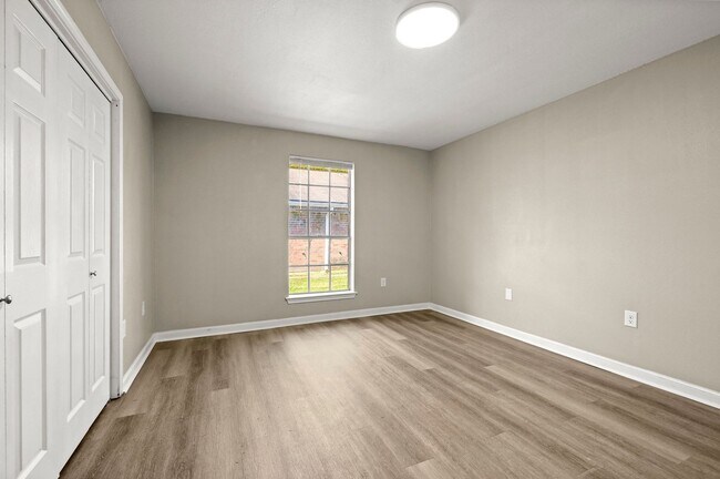 Foto del edificio - 12027 Roddy Rd