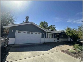 Building Photo - 90 Hollis Ln