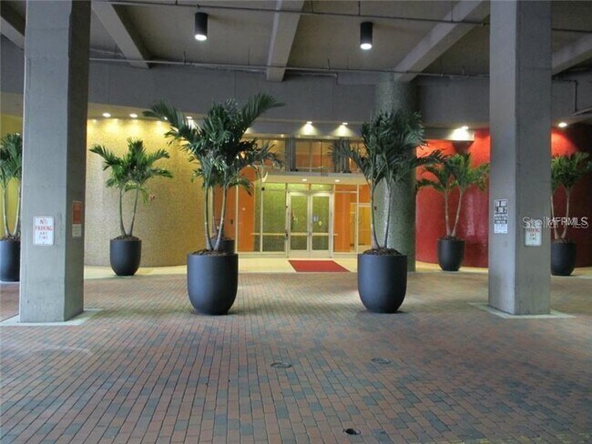 Foto del edificio - 155 S Court Ave