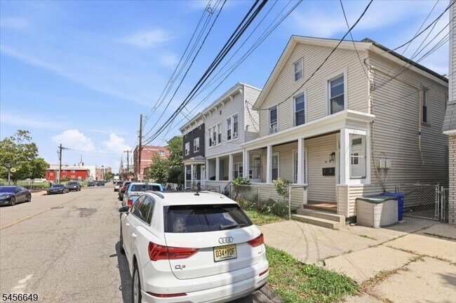 Foto del edificio - 12 Prospect Ave