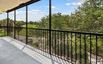 Building Photo - 200 Jacaranda Country Club Dr