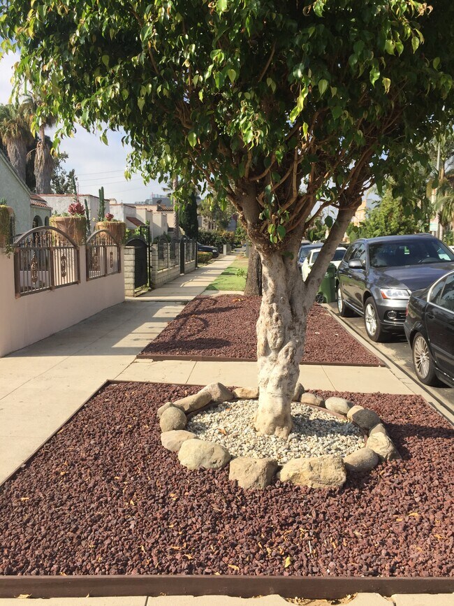 Foto del edificio - 1336 S Mansfield Ave