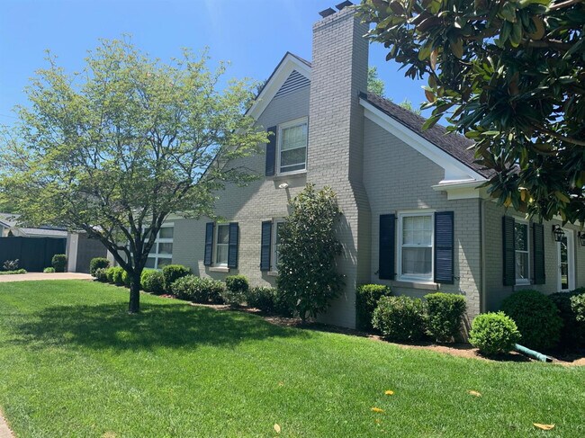 Building Photo - 696 Berry Ln