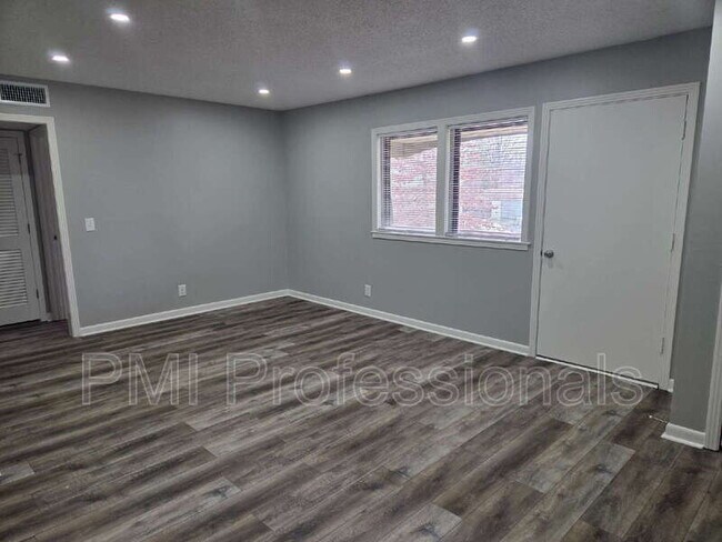 Foto del edificio - 2929 Selena Dr