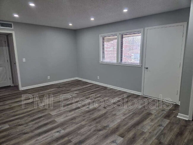 Building Photo - 2929 Selena Dr