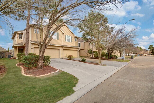 Foto del edificio - Lovelty 3 bed/ 2.5 bath townhome!