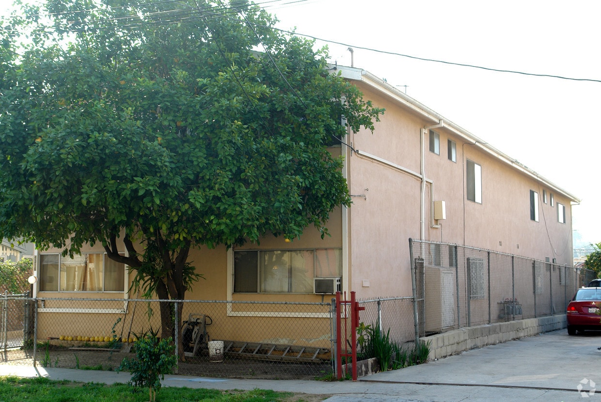 Building Photo - 4316 Willow Brook Ave