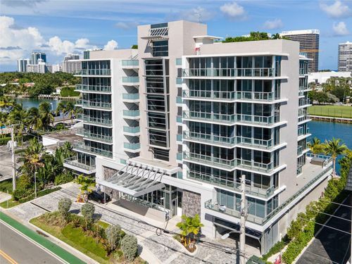 Foto principal - 9521 E Bay Harbor Dr
