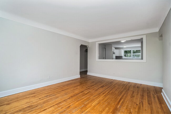 Building Photo - 26 Chapleau Av