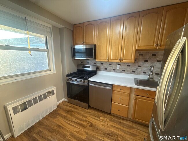Foto del edificio - 71 Strawberry Hill Ave