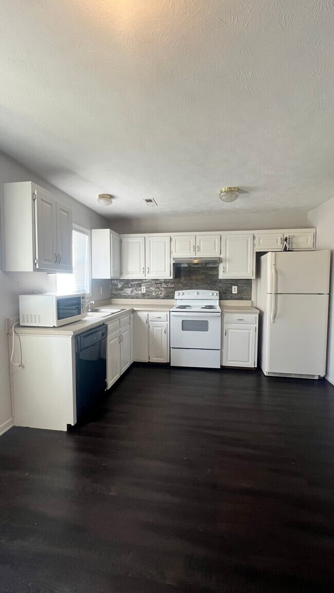 Building Photo - 411 Country Villa Ln