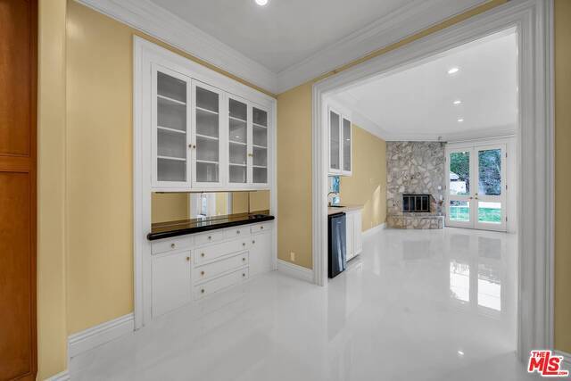 Foto del edificio - 713 Foothill Rd