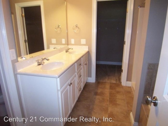 Building Photo - 2950 Palmetto Ridge Way