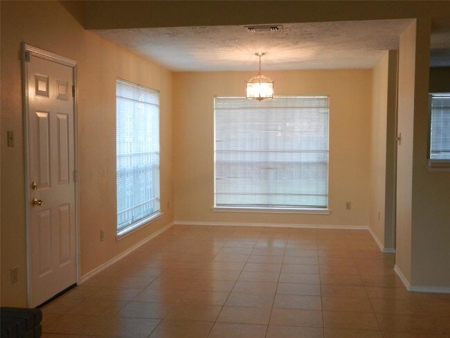 Foto del edificio - 6915 River Bluff Dr