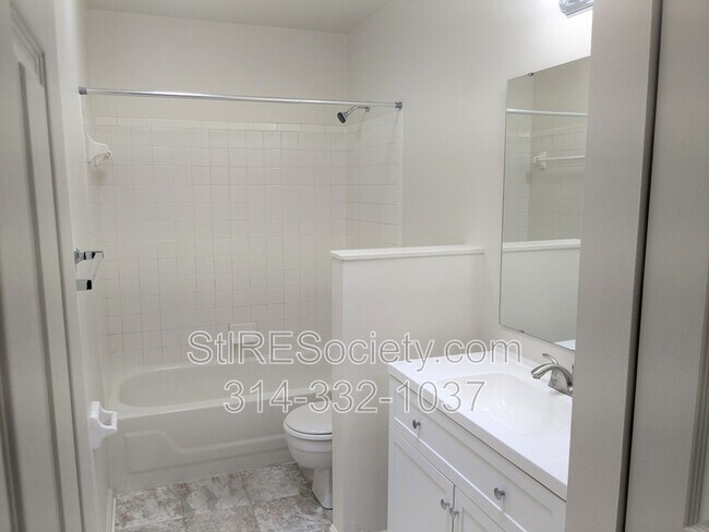 Foto del edificio - 2707 Russell Blvd