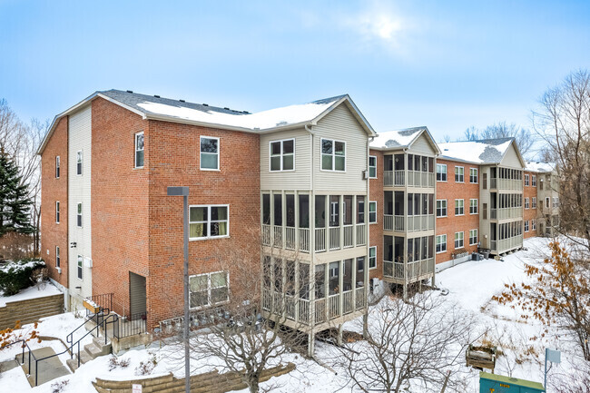 Building Photo - Roseville Commons