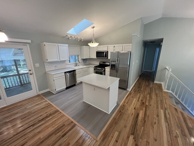 Building Photo - 6215 Forest Grove Dr