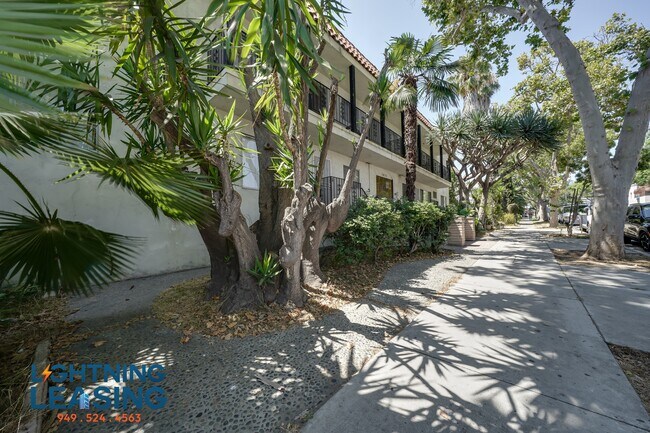 Foto del edificio - 1035 Hayworth Ave