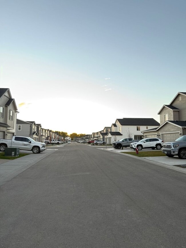 Building Photo - Modern Townhouse for Rent in Desirable Star - 3 Bedroom and 2.5 Bathroom