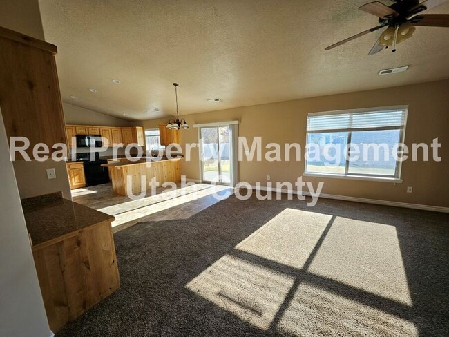 Building Photo - Short Term Lease With Option To Renew