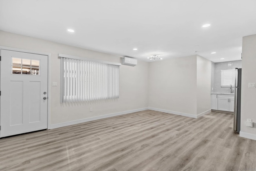 Building Photo - 3823 Marlborough Ave