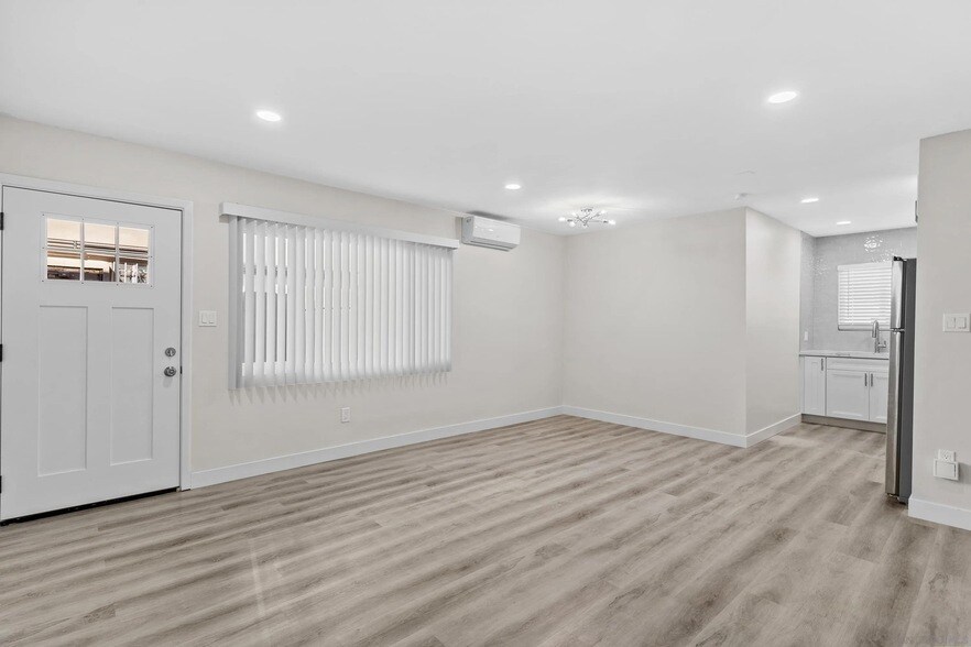 Foto del edificio - 3823 Marlborough Ave