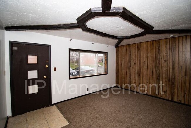 Building Photo - Updated 2 Bedroom Townhouse for rent in Be...