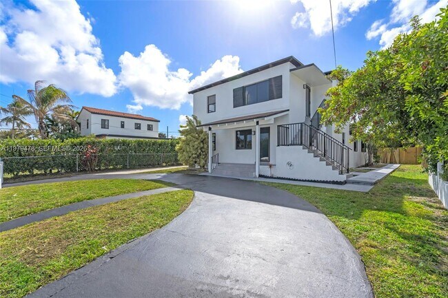 Foto del edificio - 130 SW 31st Ct