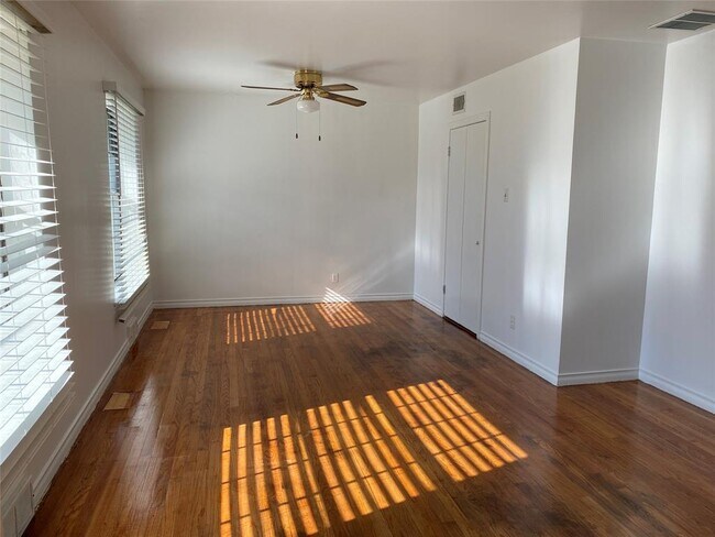 Building Photo - 421 Frances Way