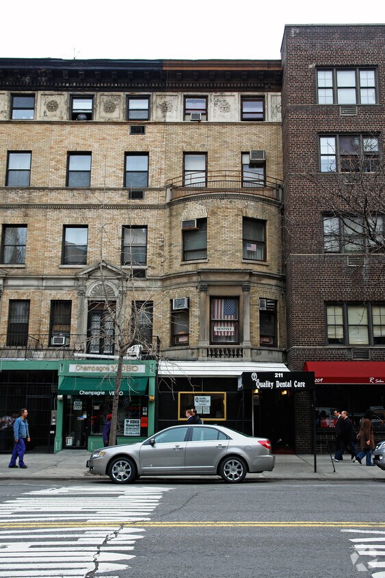 Foto del edificio - 211 W 79th St