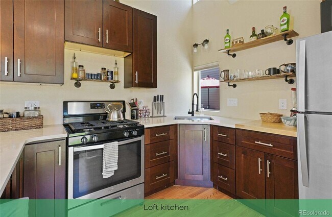 Foto del edificio - Fully Furnished Loft with washer/dryer and storage shed