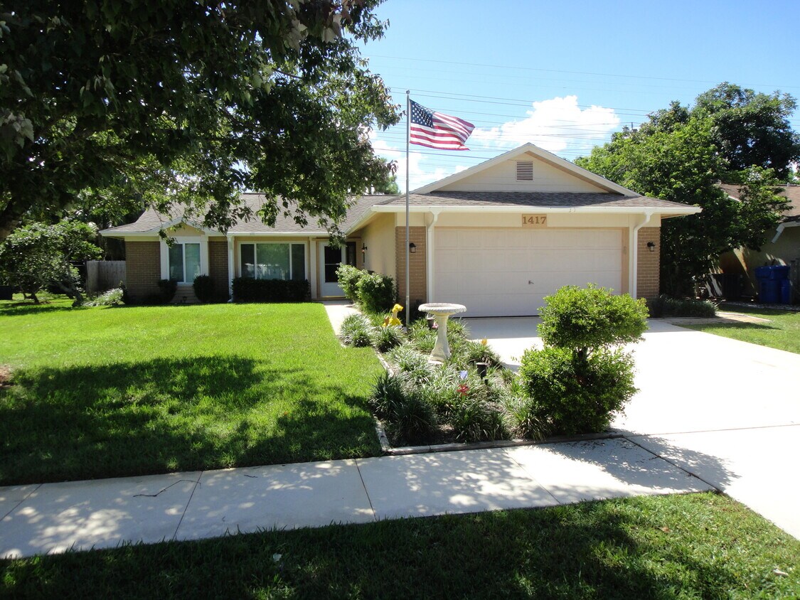 Foto principal - 1417 McDermott Ln